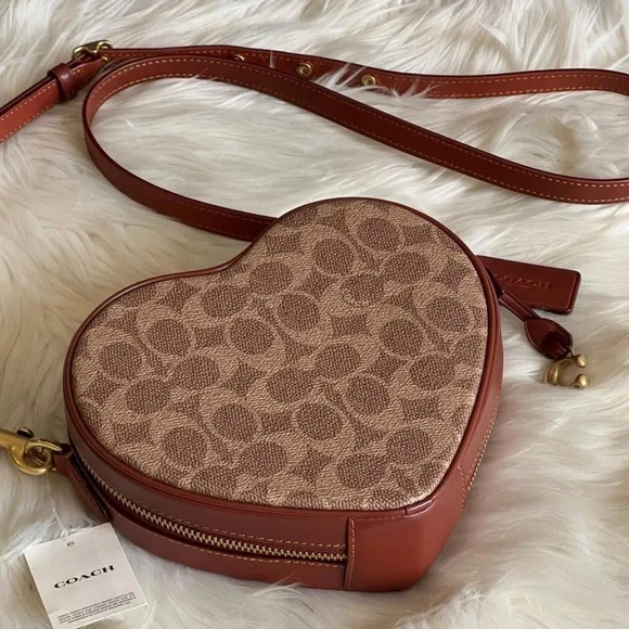 CE726 - Coach Heart Crossbody in Signature Canvas - Picture 4 of 12